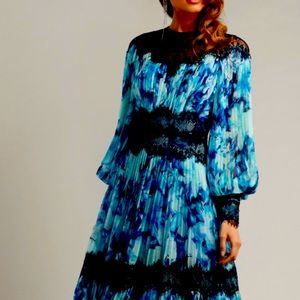 Nina pleated blue floral lace Tadashi Shoji 14 dress